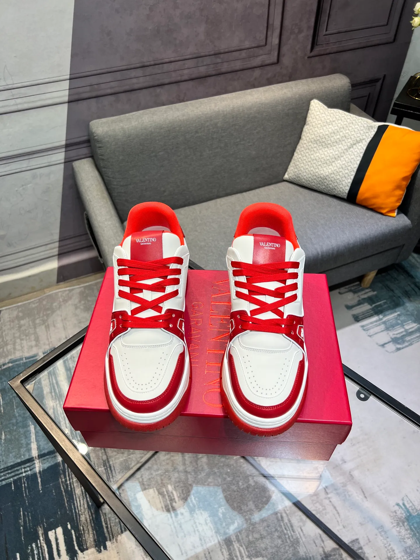 Men's Men's Shoes 💰660 Valentino 2023 early autumn new star shoes are now online! Wang Hedi and Ren Jialun have been worn by many celebrities. Who can refuse the same couple shoes as Wang Hedi! The design of Stars Stab My Heart is cool and spicy. The material of the shoes is cowhide, and every color is beautiful! Size 35-40, men’s size 39-44 (women’s 41, men’s 38, 45🉑️customized)